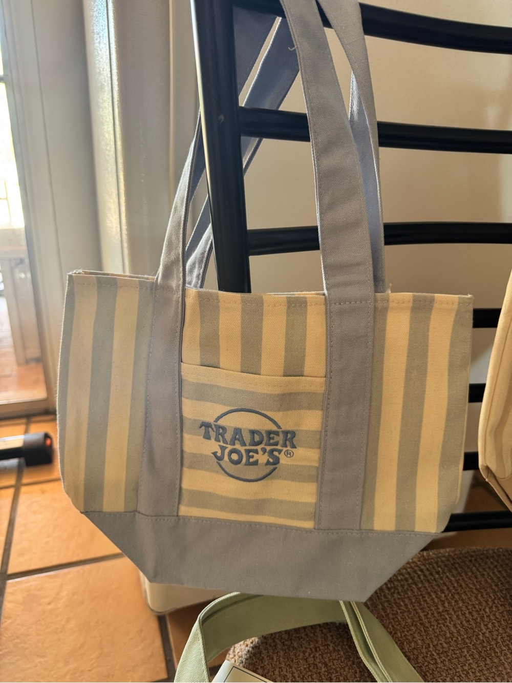 Trader Joe’s Summer Pastel Limited Edition Mini Toe Bag (Set of 4) - Picture 2 of 5